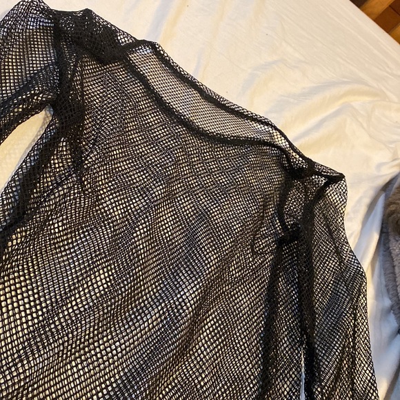 Fishnet top size small - Picture 3 of 3